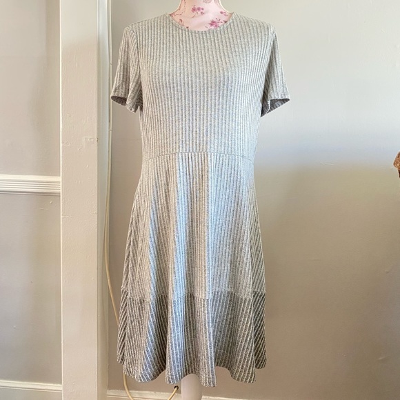 GAP Dresses & Skirts - NWT Gap Short Sleeve Gray Dress